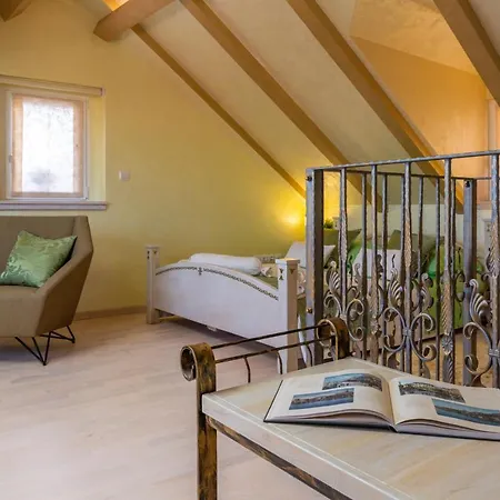 Royal Varos Σπλιτ