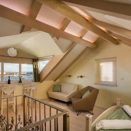 Royal Varos * Σπλιτ