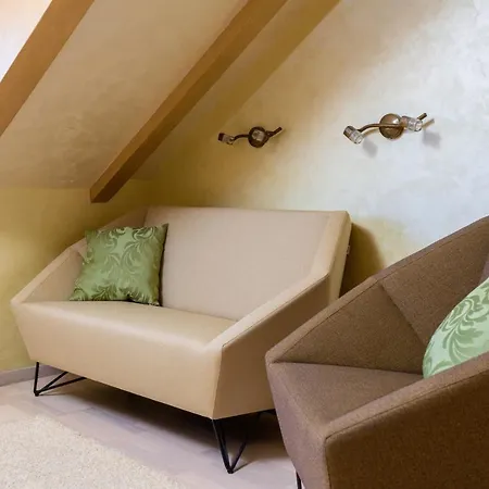 Royal Varos * Σπλιτ