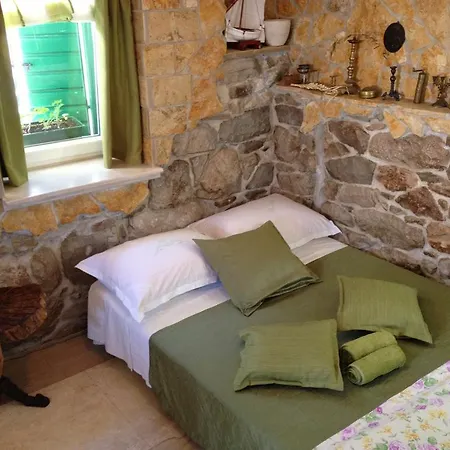 Royal Varos Σπλιτ