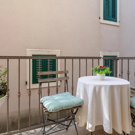 Royal Varos Apartment
